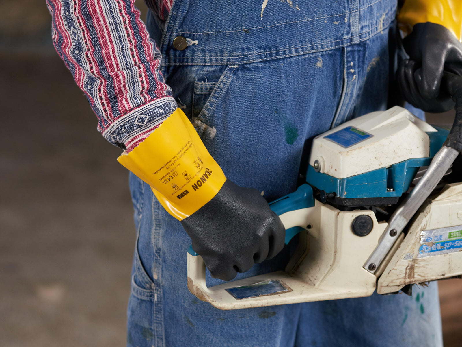 Why U100 stands out from a wide range of oil-resistant gloves